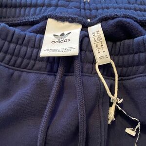 Adidas Mens Dark Blue shorts with pockets